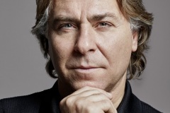 Roberto-Alagna-by-Gregor-Hohenberg-c-Sony-Music-Entertainment_01_585end